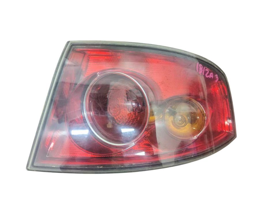 Seat Ibiza 3 III Hatchback Lampa Prawy Tył Prawa Tylna W Błotnik PT