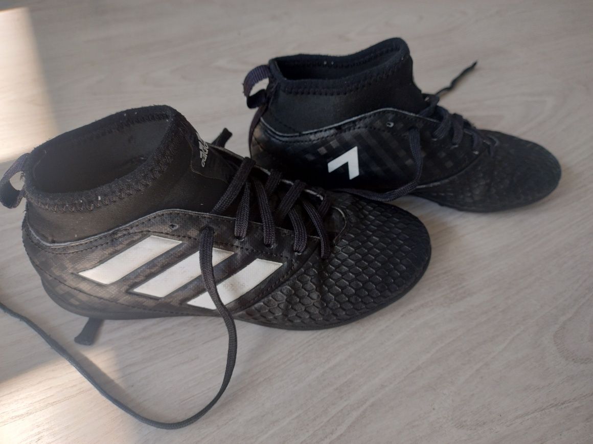 Turfy Adidas r.33