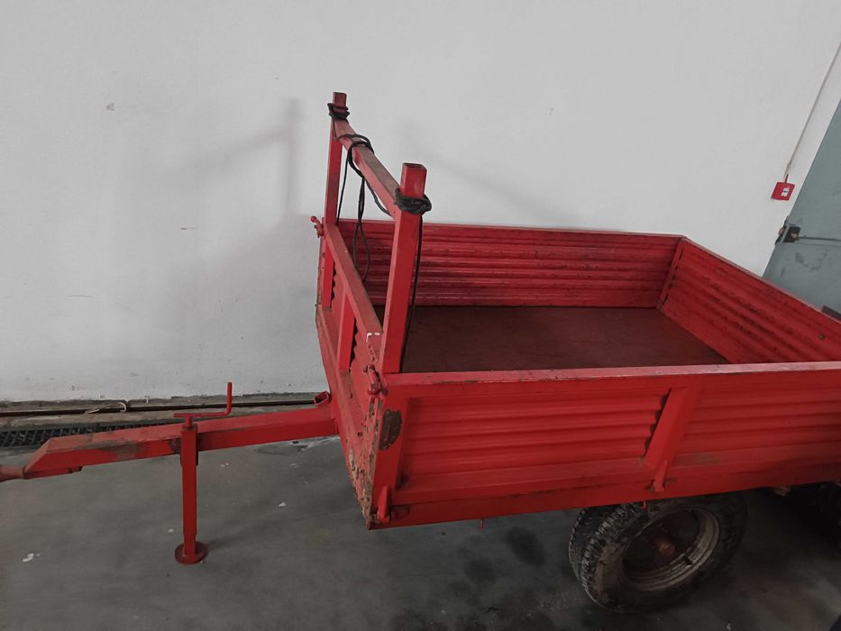 Semi-reboque para trator