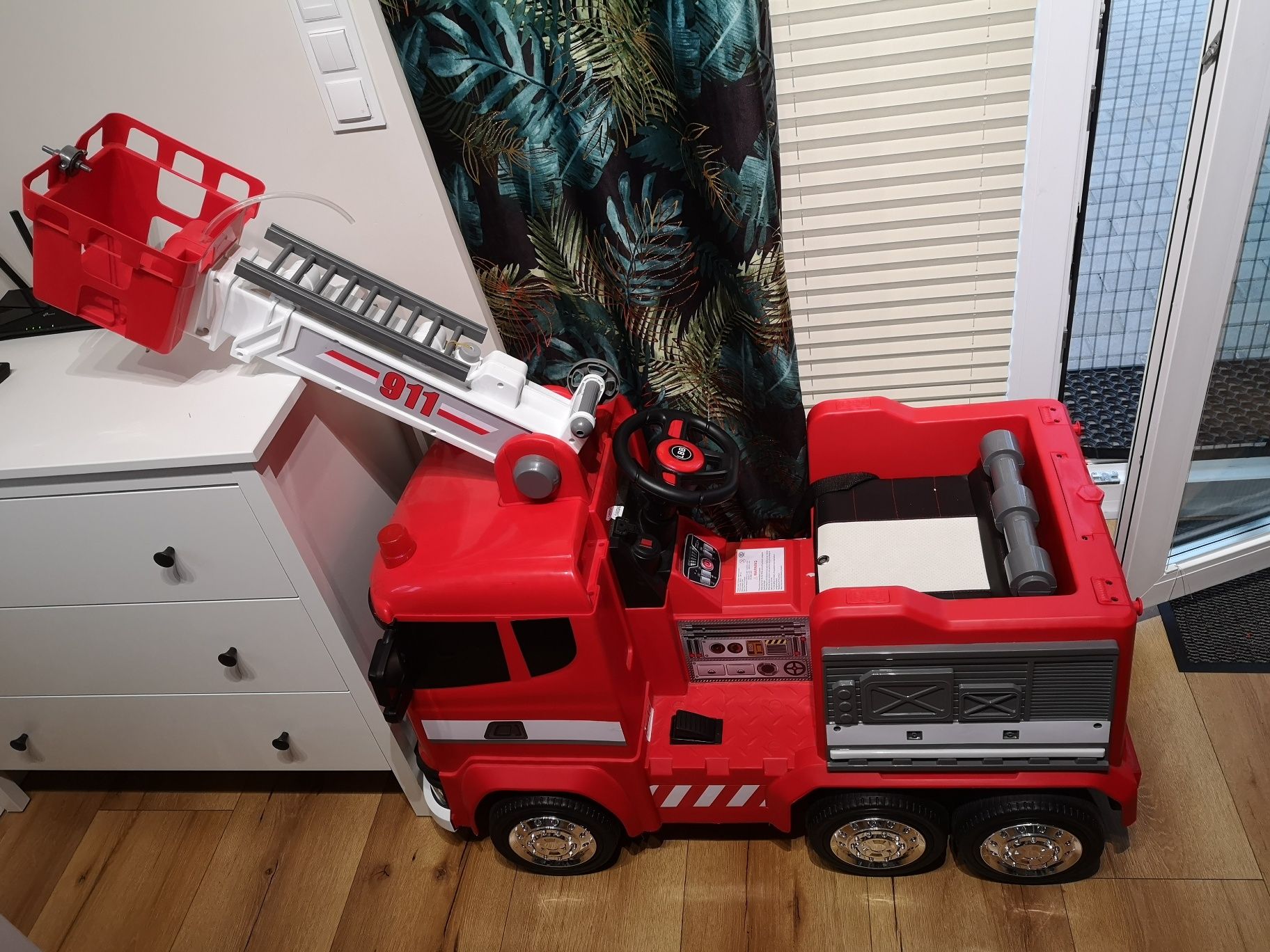 Pojazd straż pożarna na akumulator, auto, samochód
