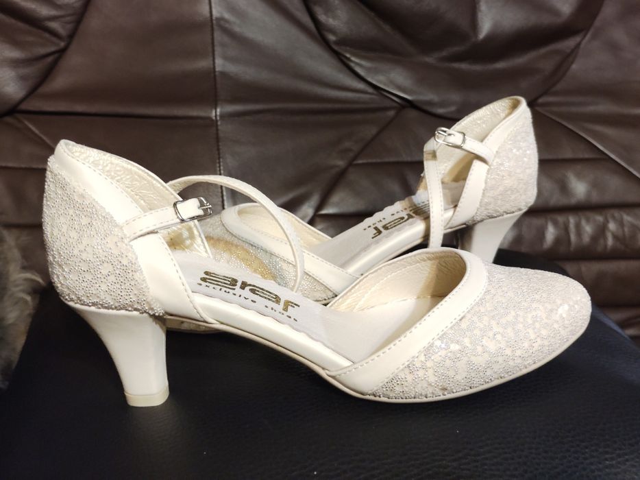 Buty ślubne na obcasie