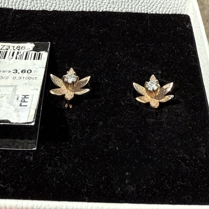 Нові золоті сережки квіточки з діамантами 585 проба