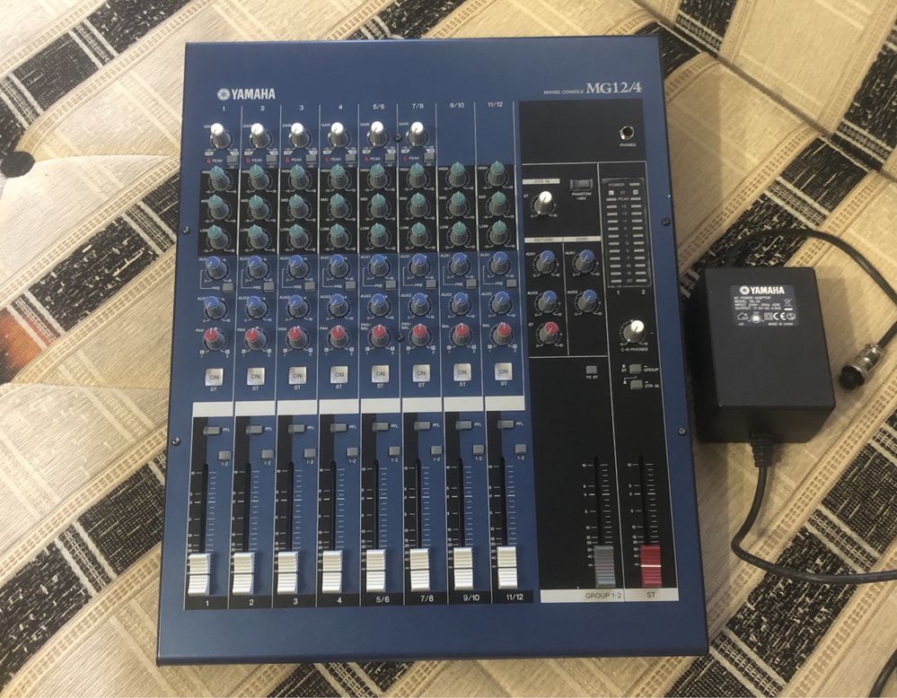 Продам 12-ти канальний мікшерний пульт Yamaha MG12/4.
