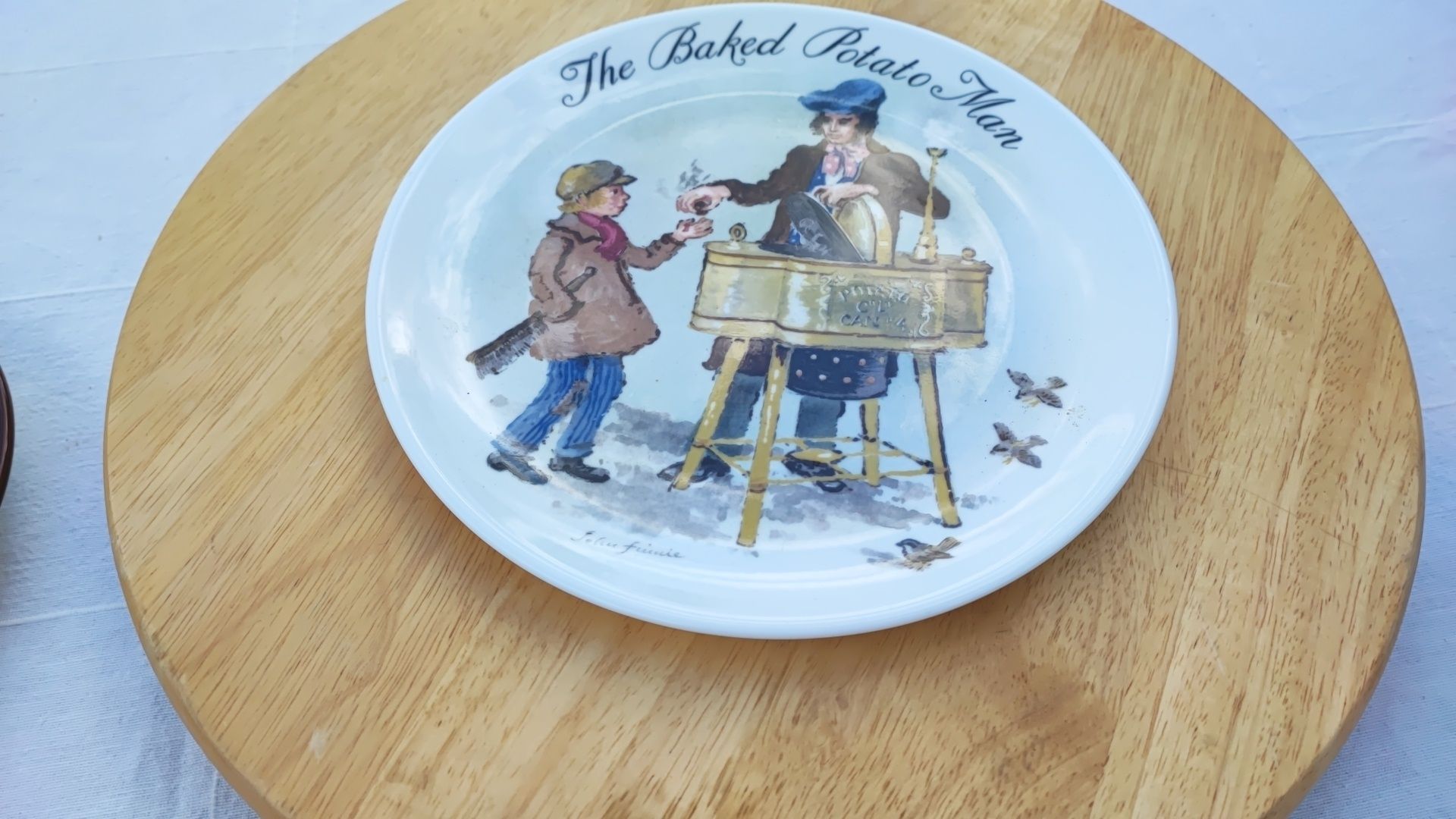 Vintage 1985 Wedgwood Street Sellers of London
Talerz kolekcjonerski B