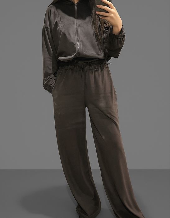 Шоколадний велюровий костюм