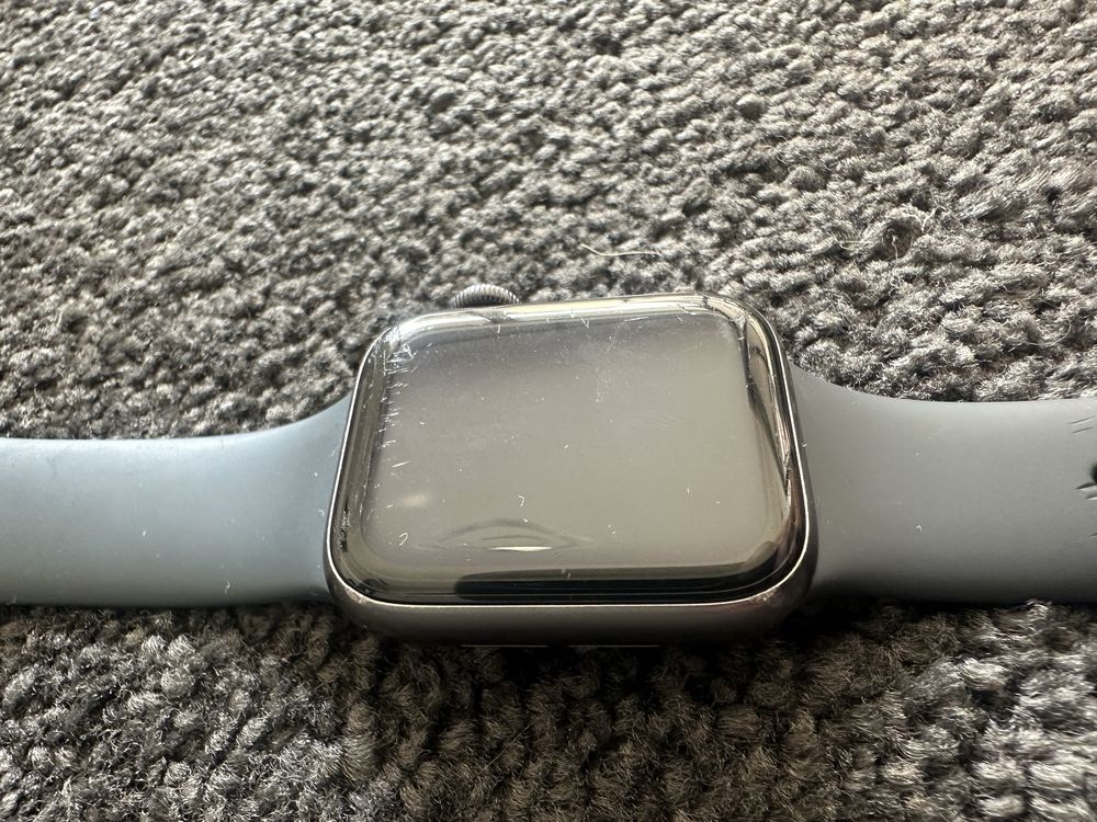 Apple Watch SE 40mm model A2351 GPS
