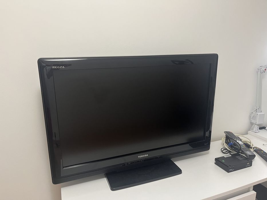 Toshiba Regza 32AV500PG+ tuner Kruger&Matz KM0550B- wszystko sprawne