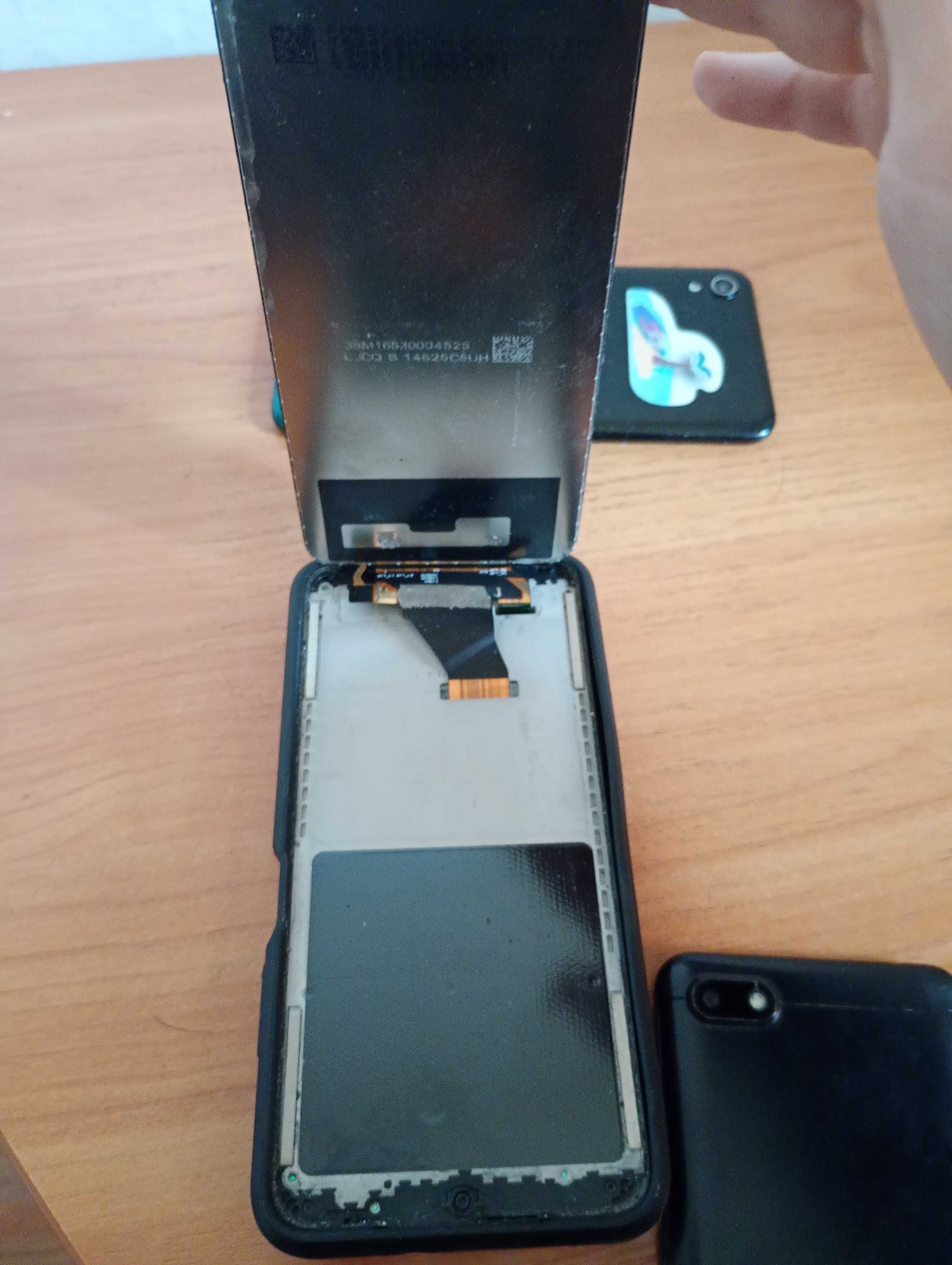 Poco вроде m 3 pro с отволившимся  экраном місто Дніпро улиця Гагаріна