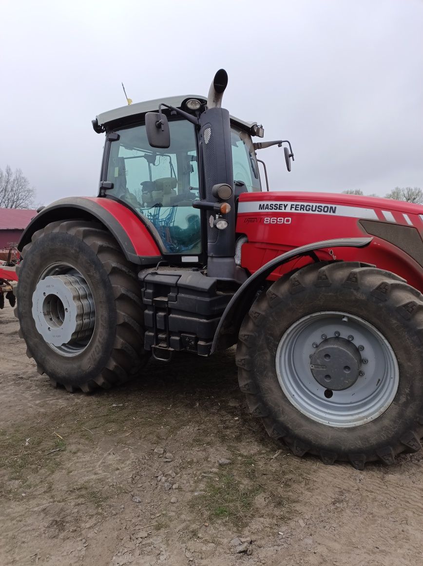 Трактор Massey Ferguson 8690