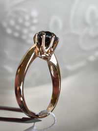 Złoty pierścionek z czarnym diamentem  1,98 ct, certyfikat
