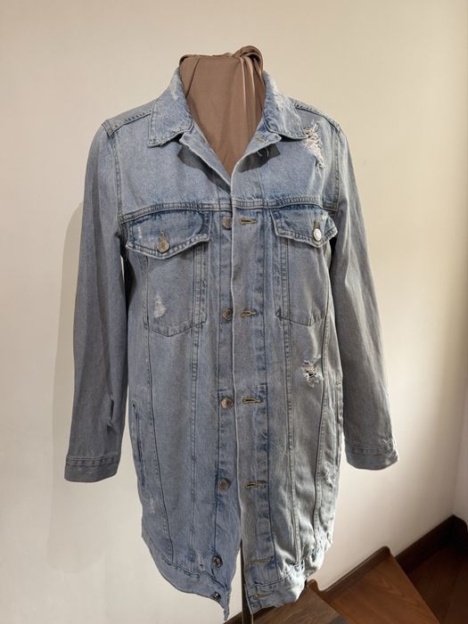 Подовжена дзинсовка із потертостями
