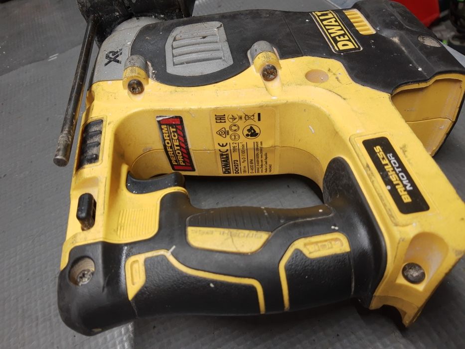 DeWalt  DCH273 młotowiertarka uszkodzona