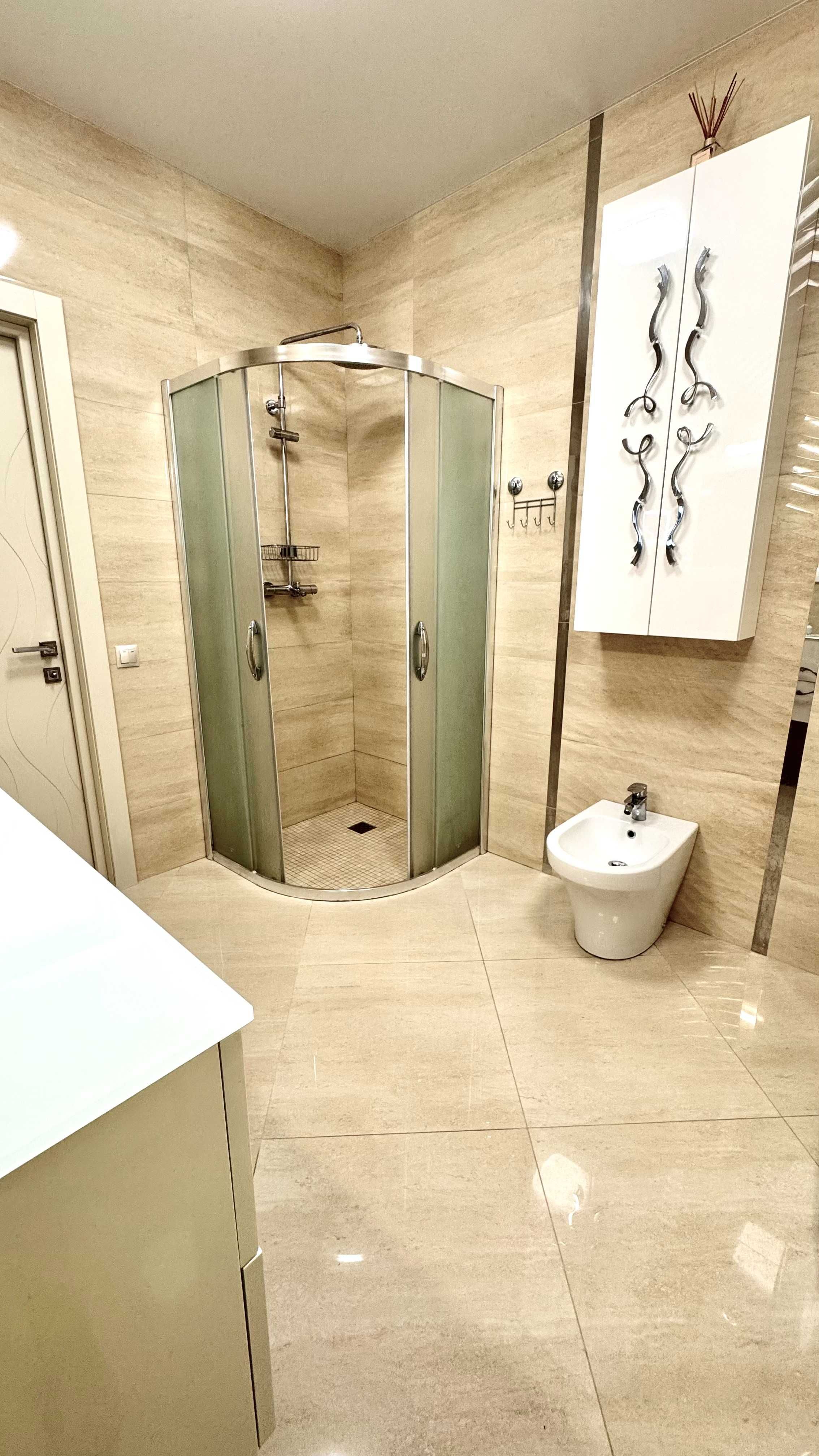 Продаж 4-х кімнатна квартири ,107 м2. в ЖК "Кришталеві Джерела"