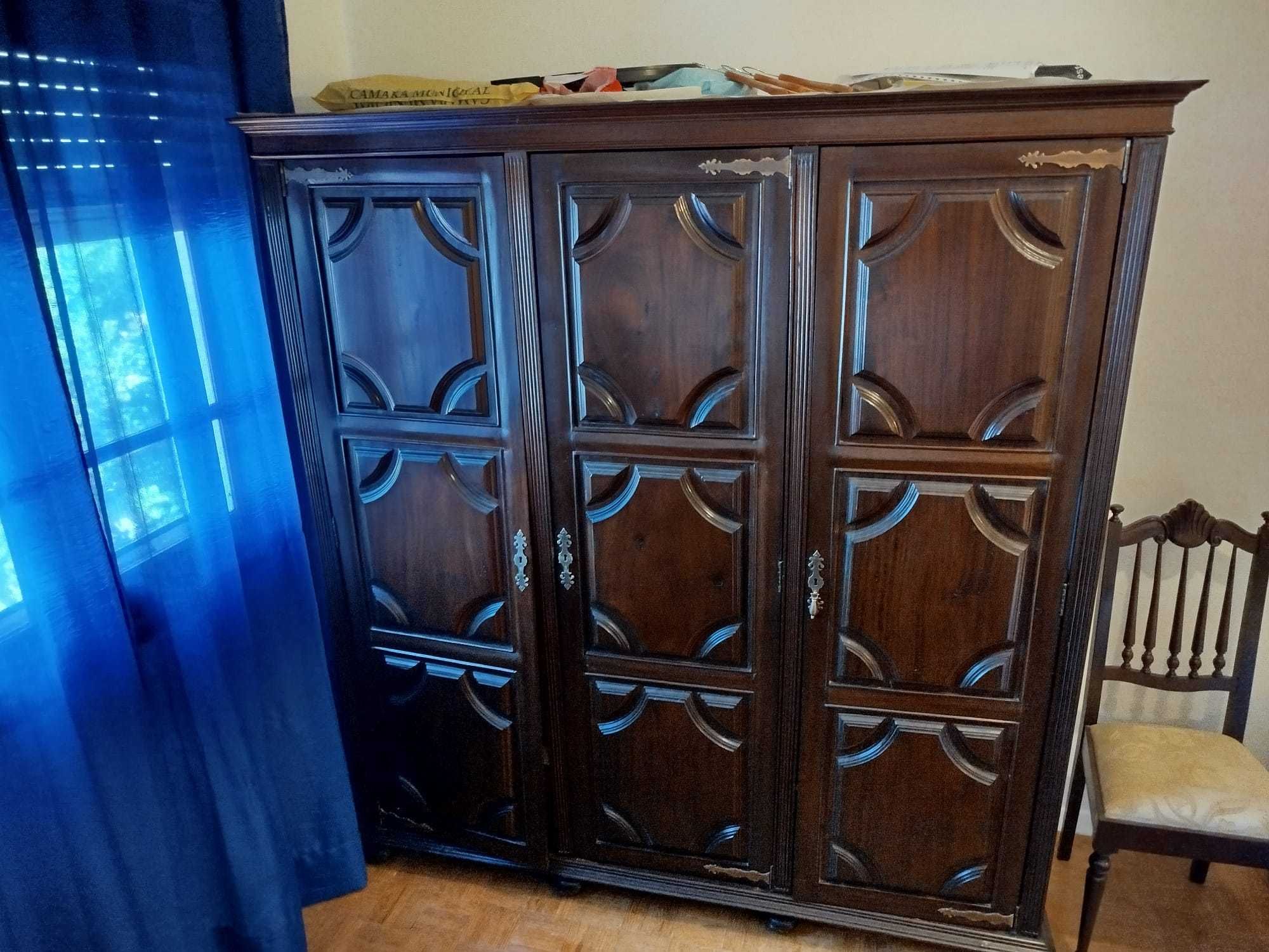 Quarto antigo completo