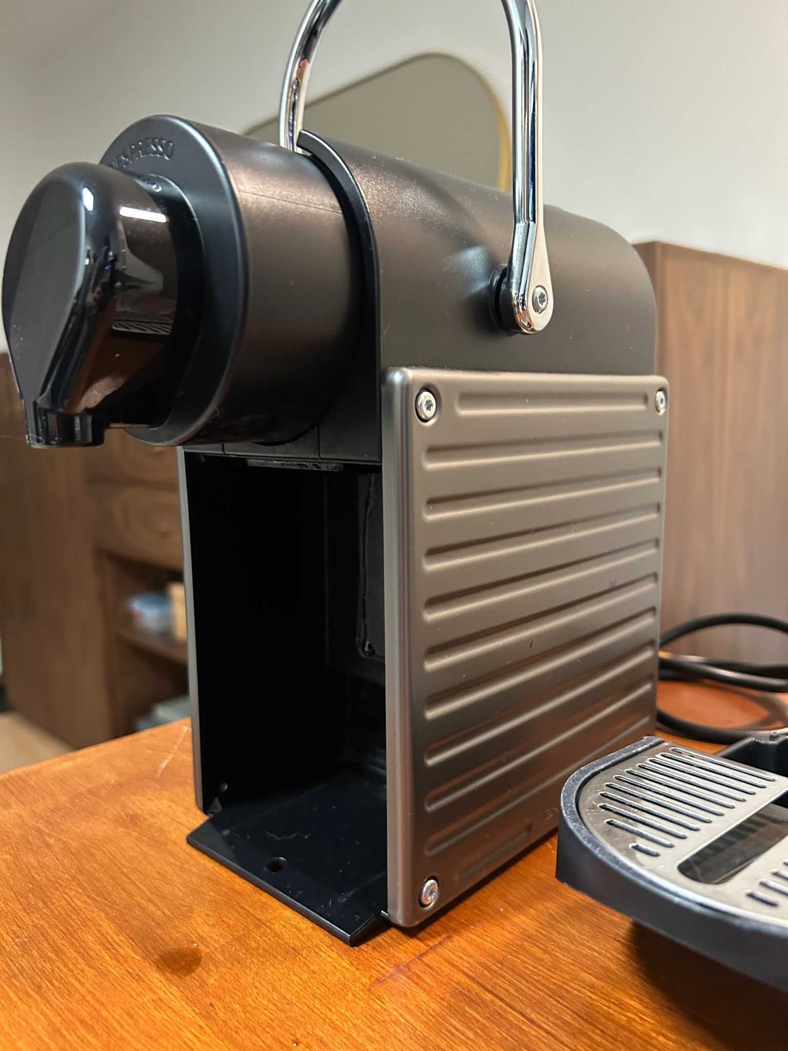 Máquina de Café NESPRESSO