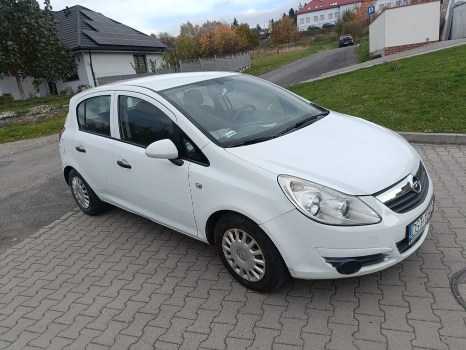 Opel Corsa D benzna 2009 rok długo opłaty