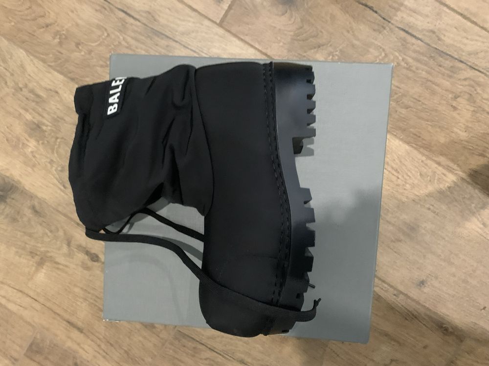 Balenciaga alaska