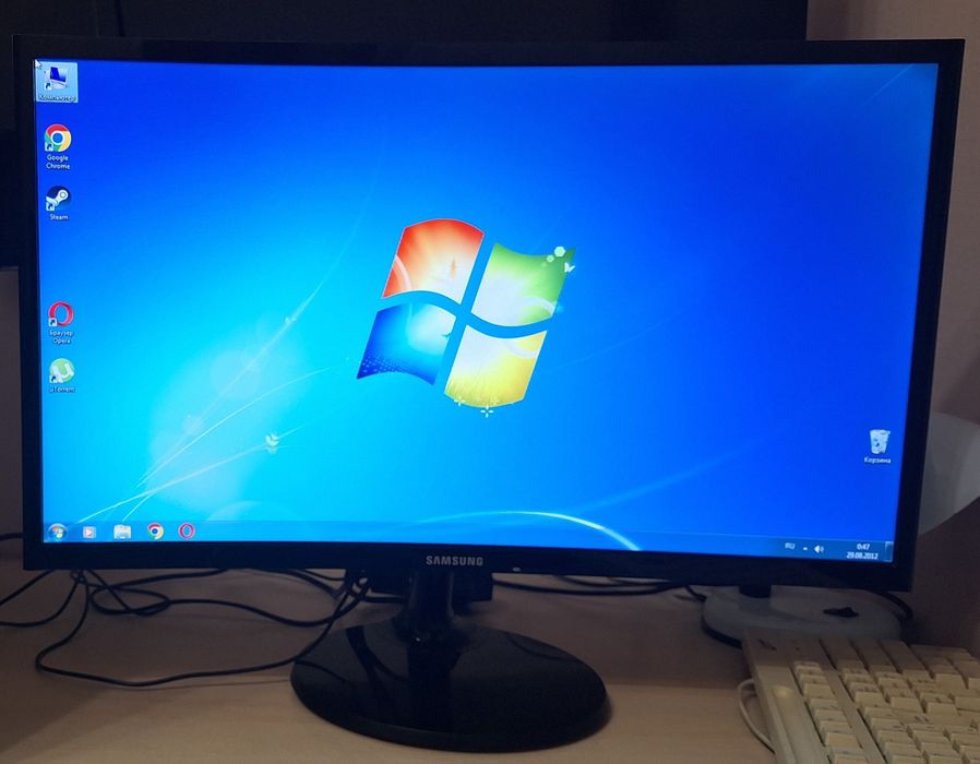 Монитор Samsung C24F390FD