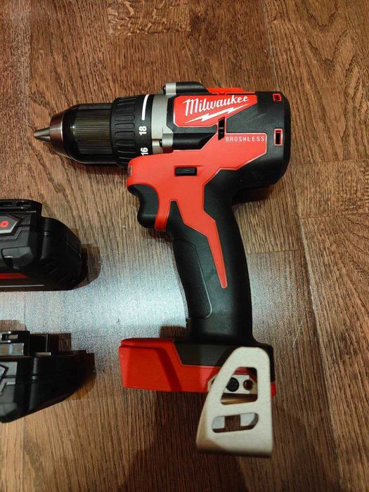 Дриль шуруповерт Miwaukee 2801-22CT
