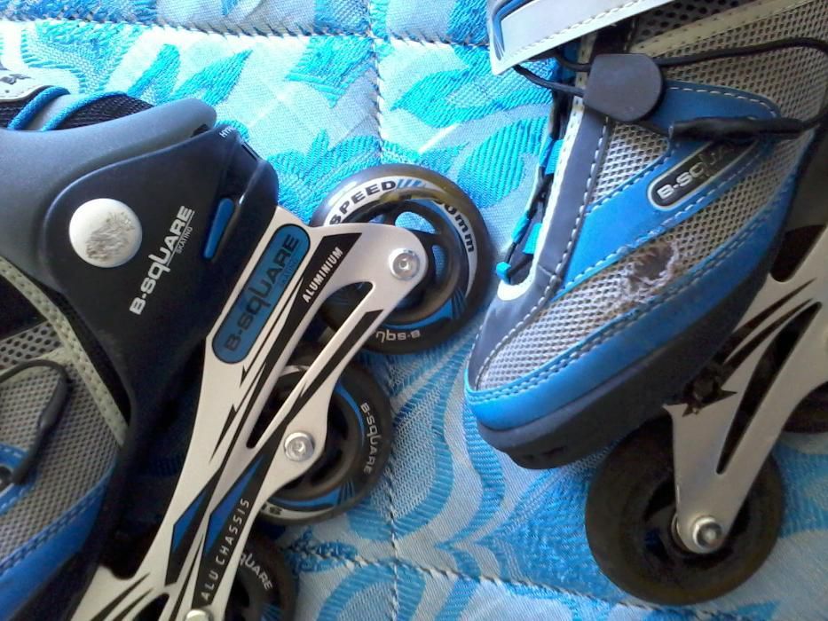 Patins em Linha Nº39  & c/s Protecções & Capacete