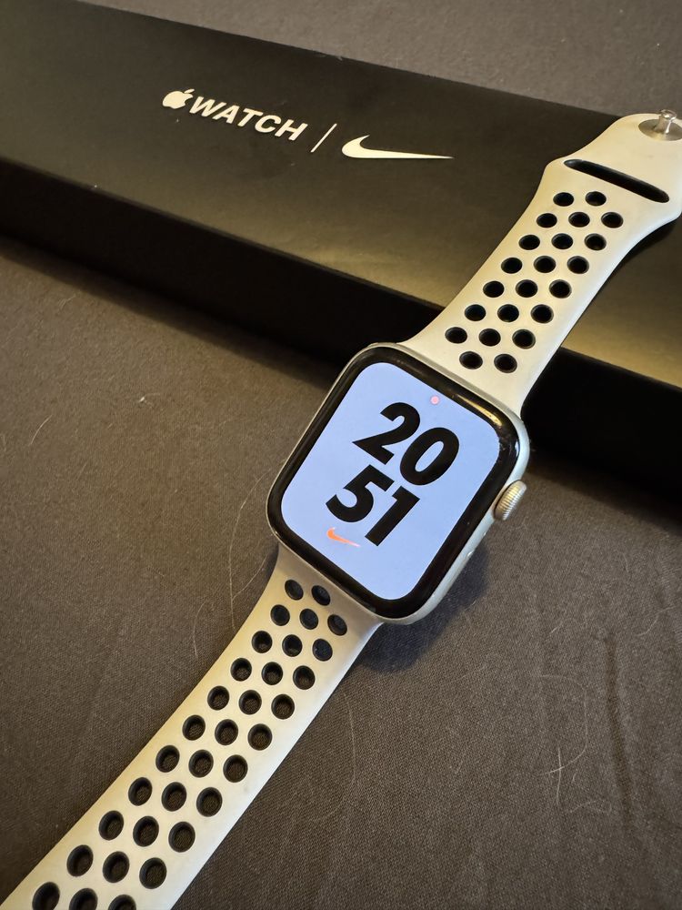 Apple watch SE 44mm edição Nike
