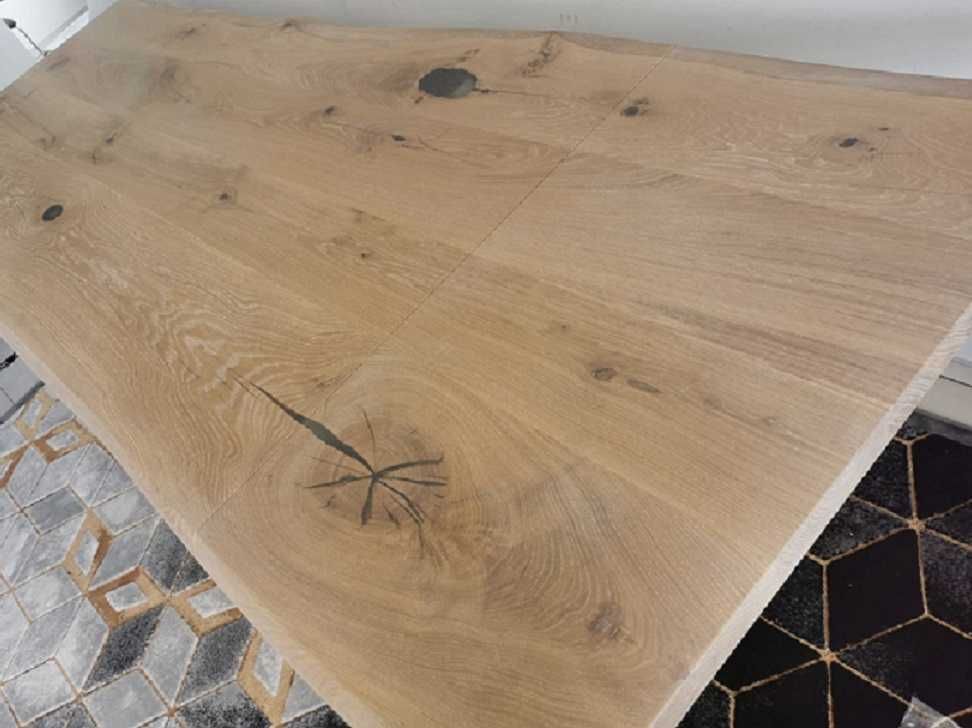 industrialny stół drewniany z wkładkami