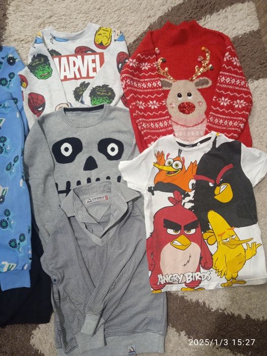 Костюм. Світерки різні. Фірми класні.