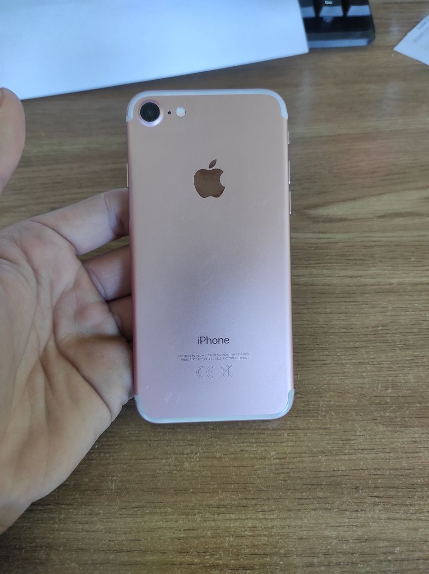 Продам телефон Iphone 7