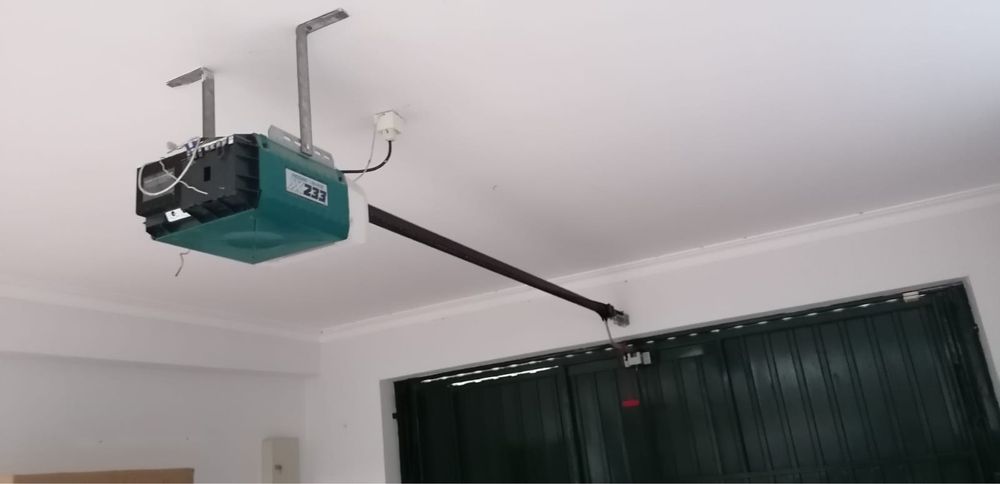 Portão basculante automático