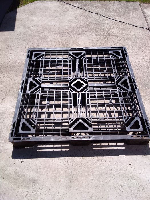 Пластиковий піддон для літнього душа .