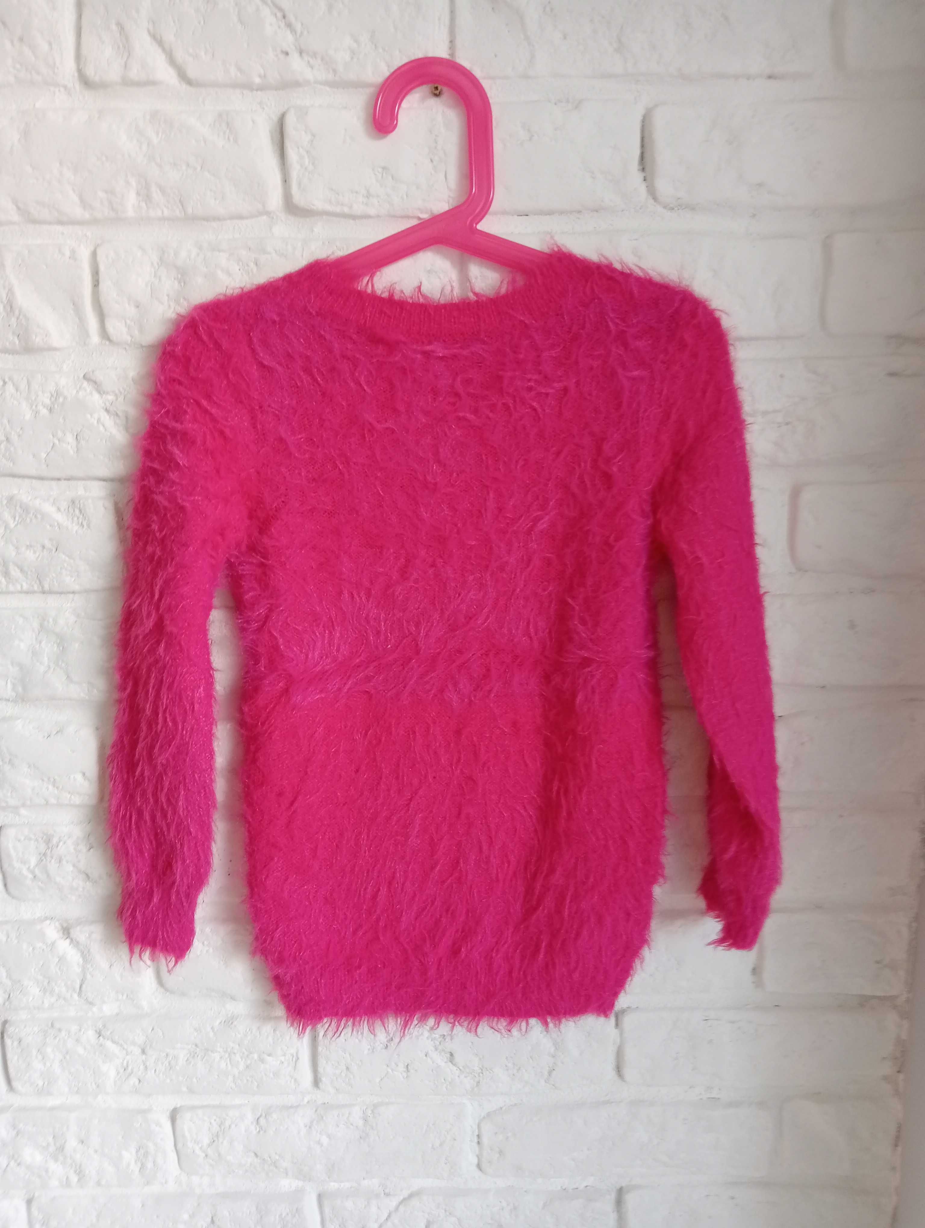 Mięciutki sweterek dla dziewczynki na 5 lat / 110 cm różowy