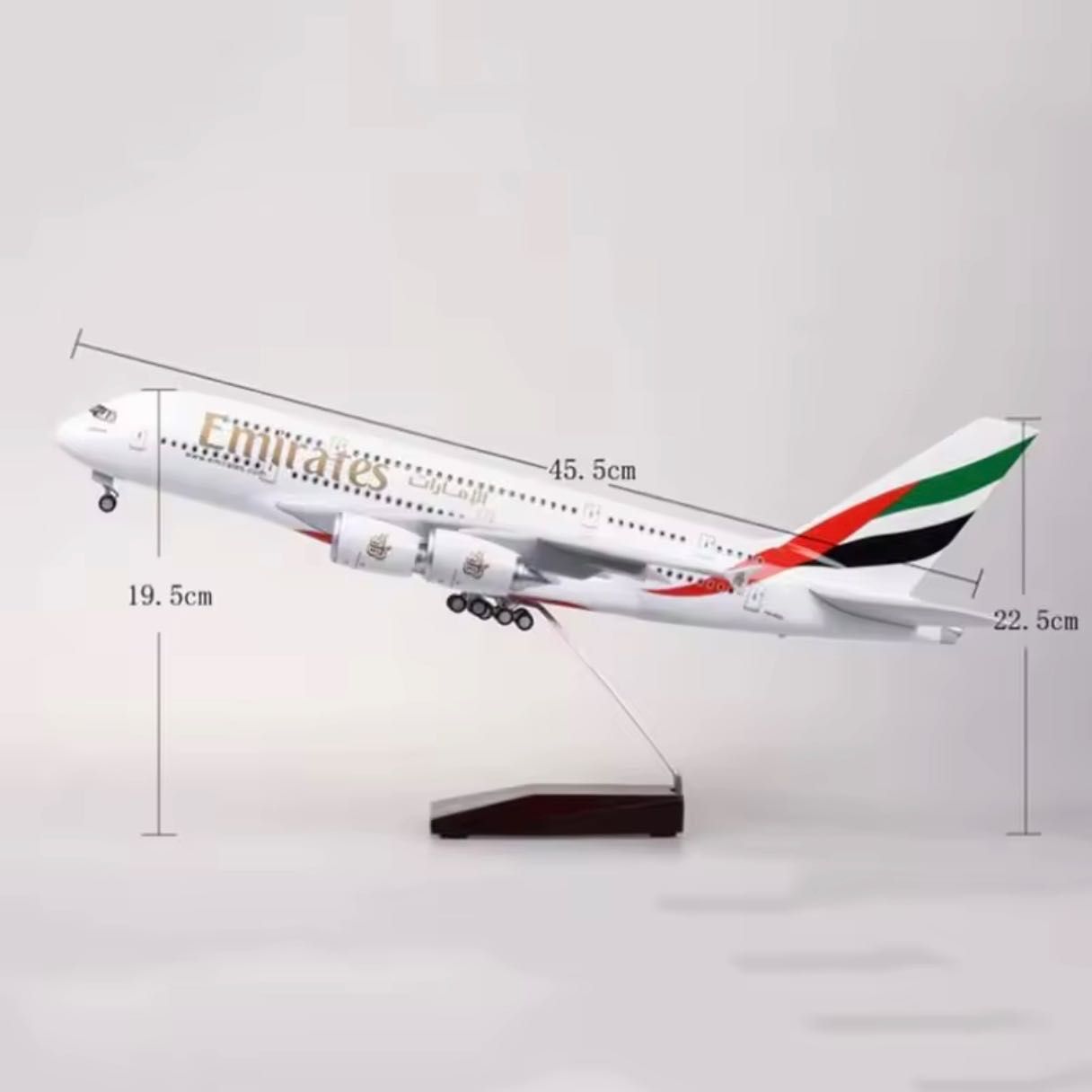 Emirates Airlines Airbus A380-800, com luz led na cabine do modelo