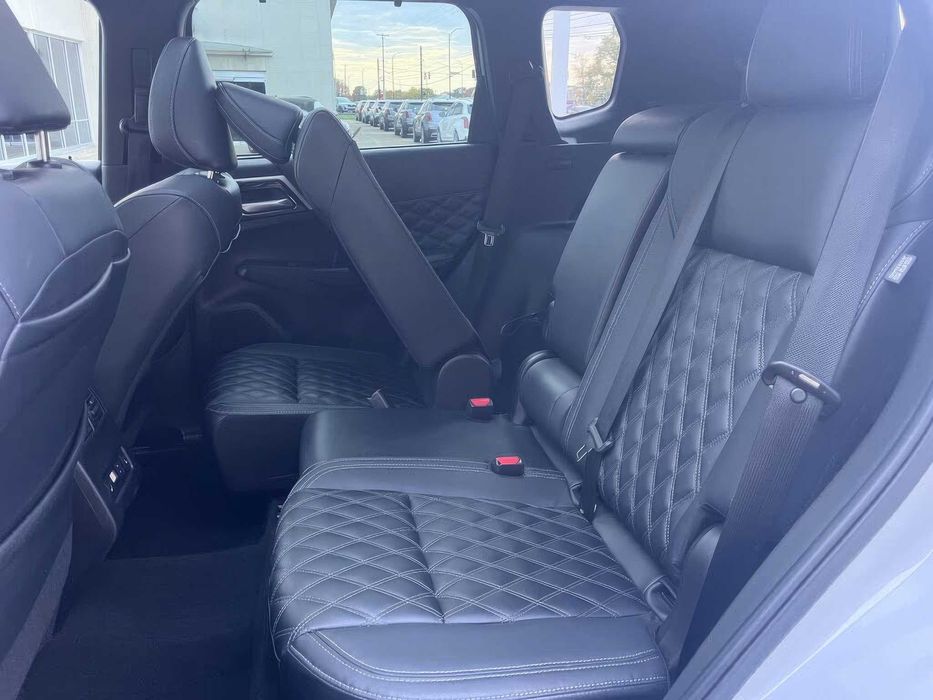 Mitsubishi Outlander SEL      2023