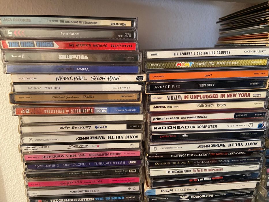 Coleção de c. 100 CDs