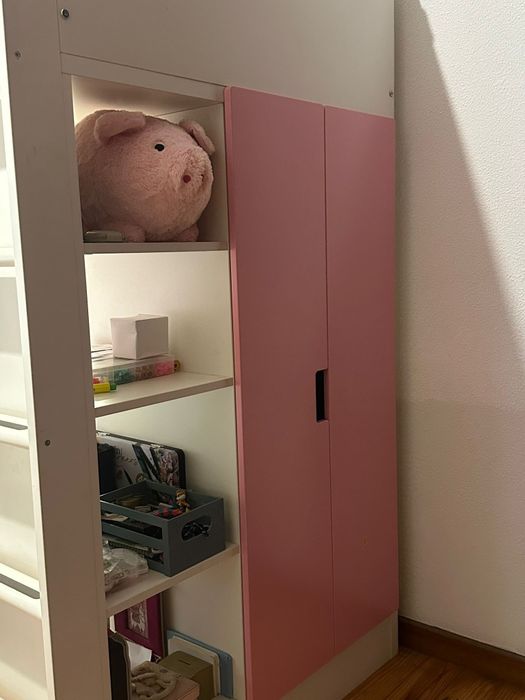 Cama alta, com secretária com 4 gavetas e roupeiro SMÅSTAD (IKEA)
