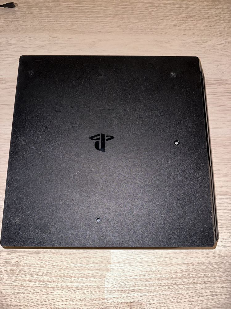 Продам PS4 Pro 1TB Black у хорошому Б/У стані