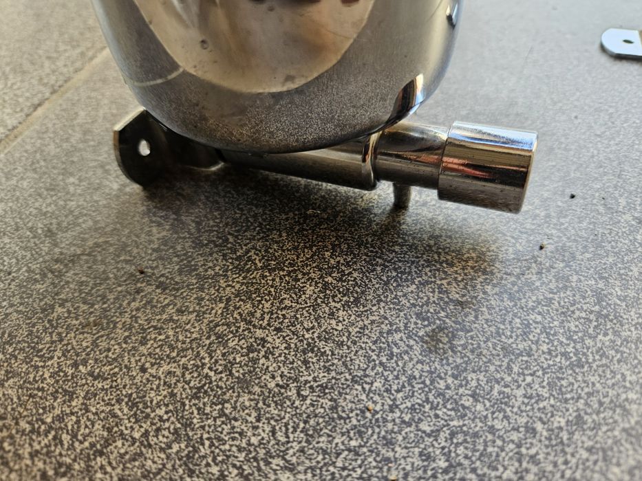 Dozownik na mydło w płynie ścienny chromowany