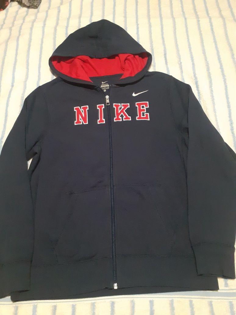 Casaco Nike desportivo 13/15Anos usado 3x no máximo.