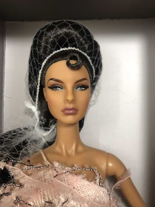 Agnes Up With A Twist Fashion Royalty Integrity