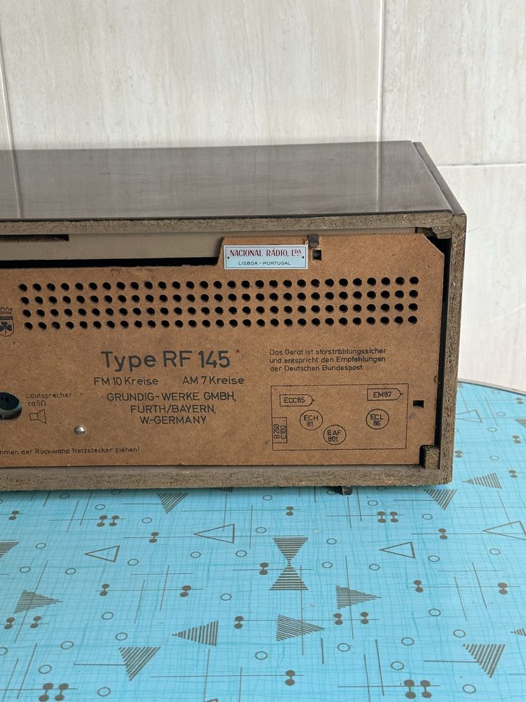 Radio Grundig de 1967” para revisão”