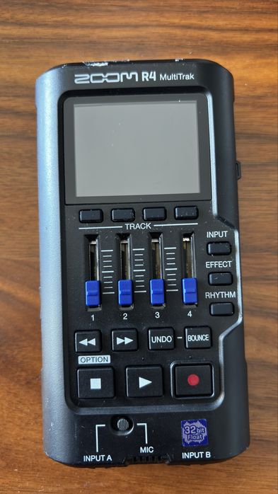 Gravador ZOOM R4 multitrack