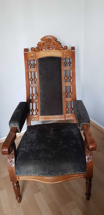 Stylowy, drewniany fotel - tron