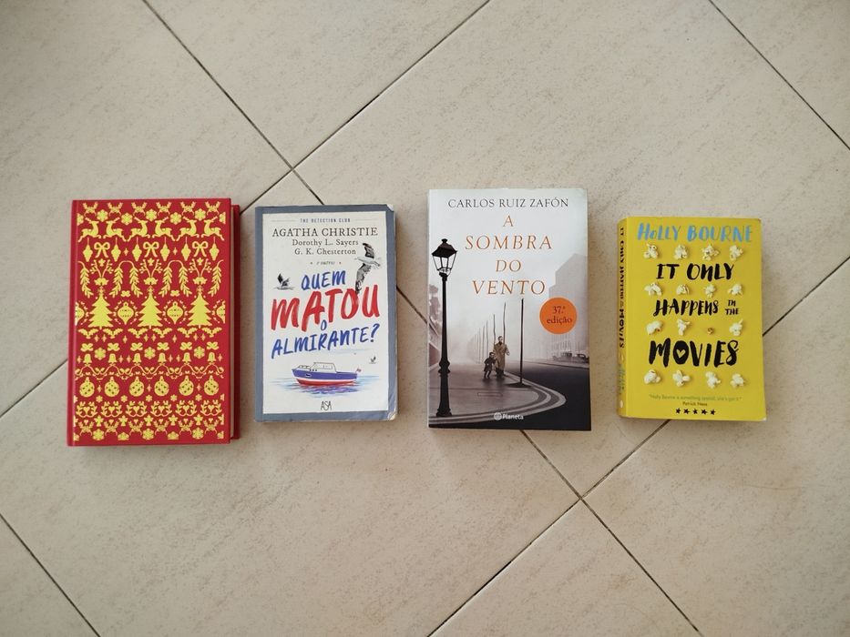 Livros diversos em inglês e português