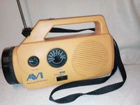 Radio latarka wielofunkcyjne AVI 2-Band syrena alarmowa plus baterie