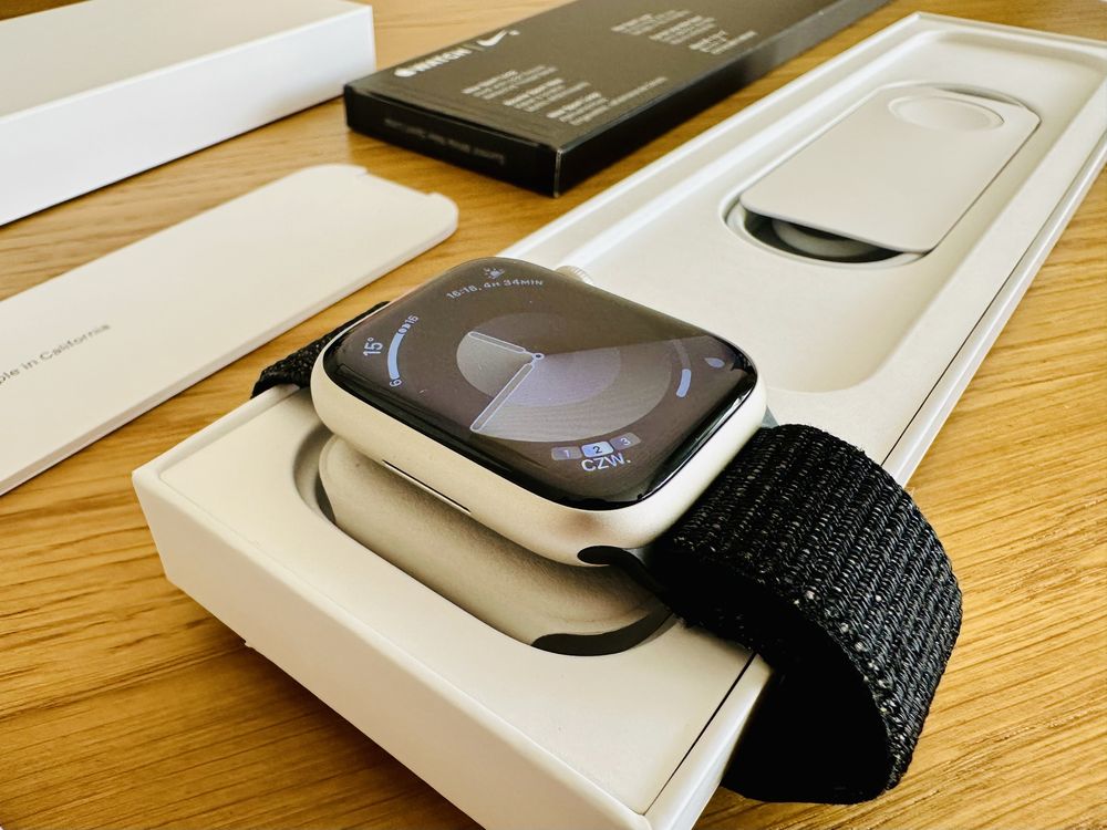 Z GWARANCJĄ Apple Watch Series 8 45mm GPS księżycowa poświata, Nike