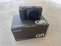 Ricoh GR III X (excelente condição)