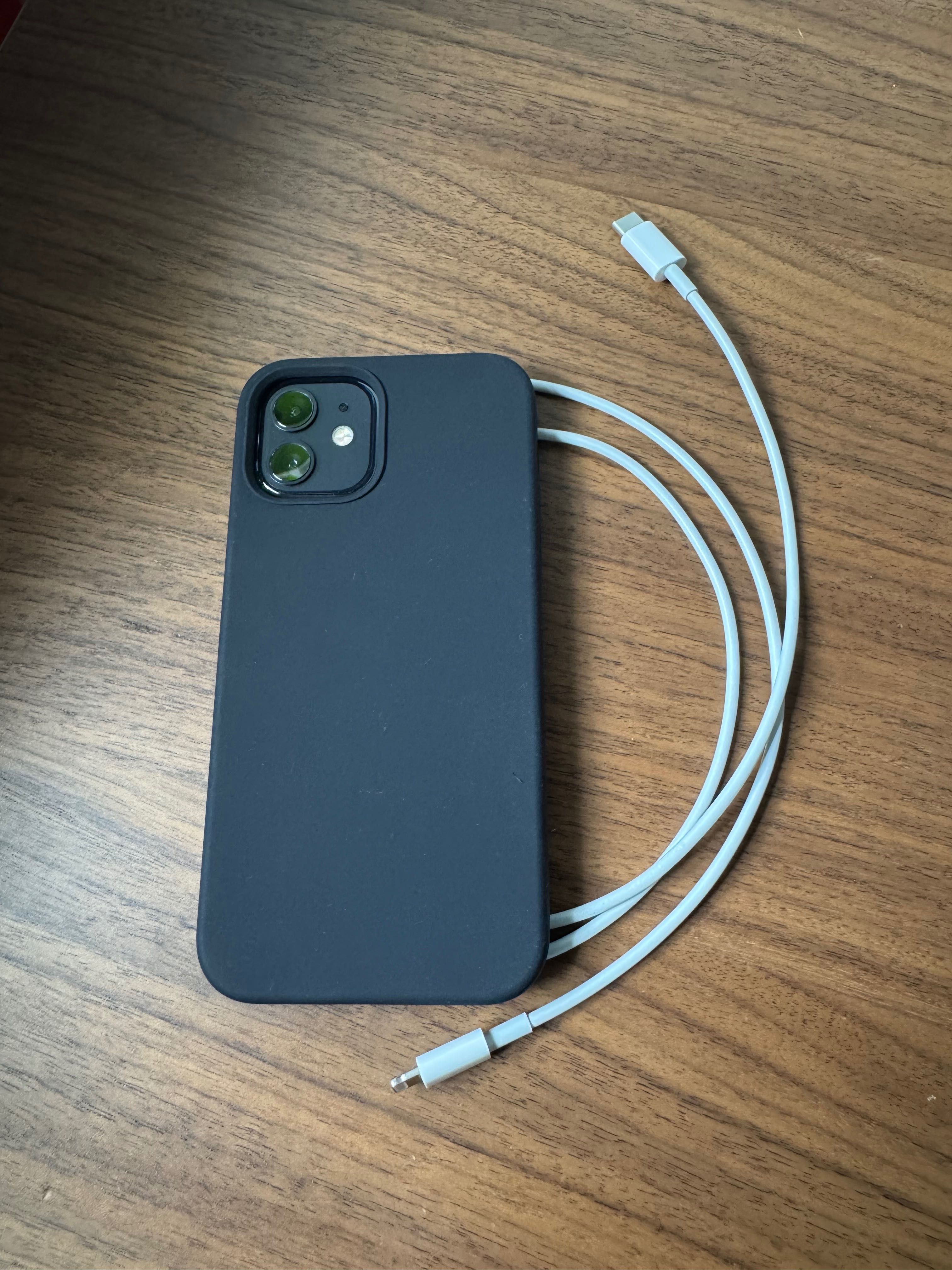 iPhone 12, bateria 87%