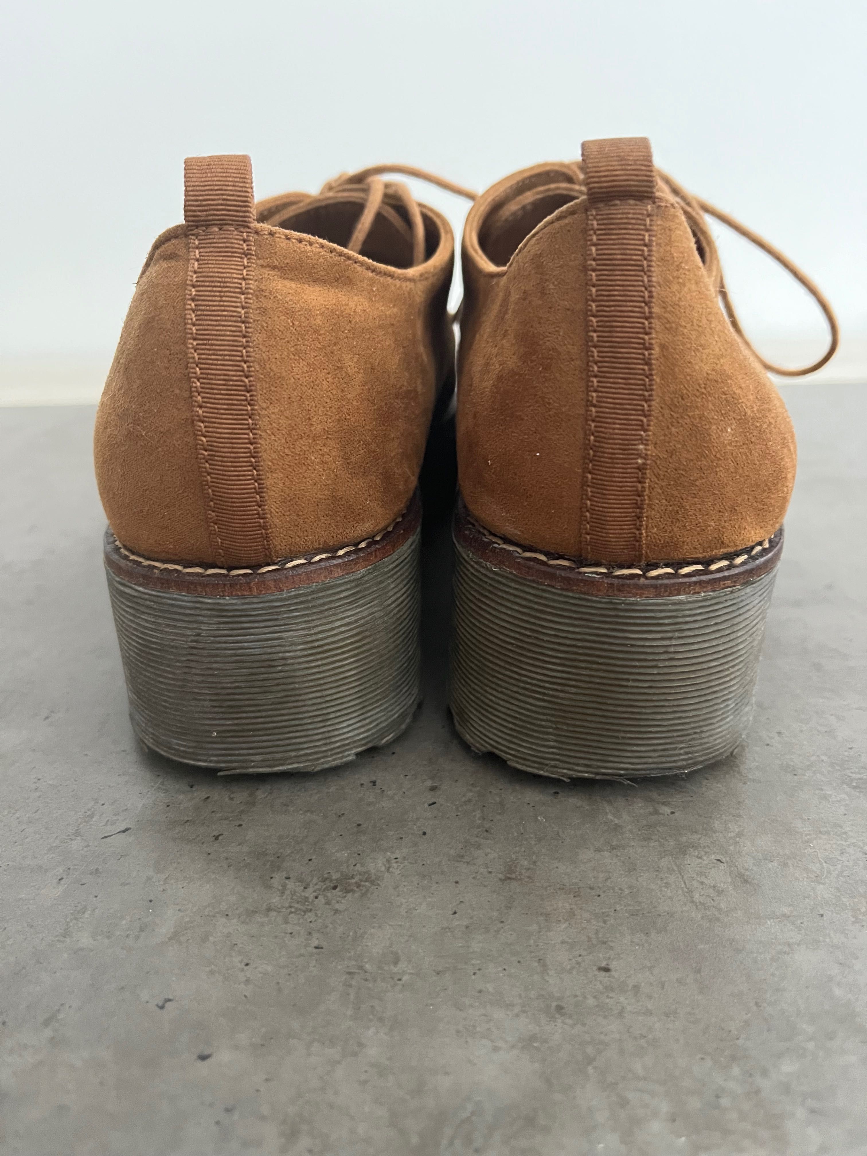 Sapatos camel Stradivarius 36