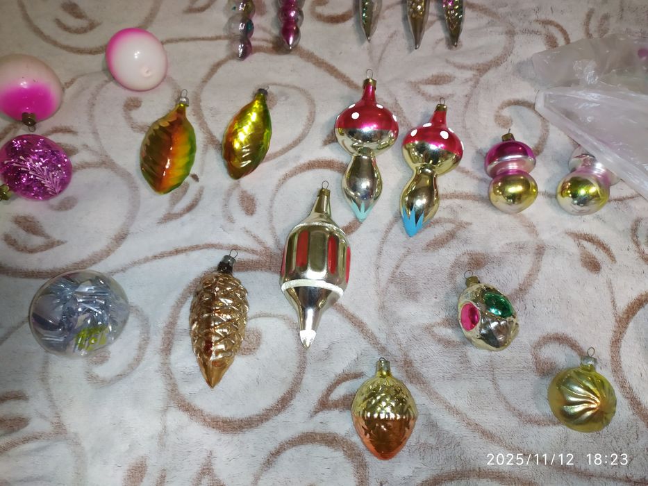 Новогодние ёлочные игрушки времён СССР