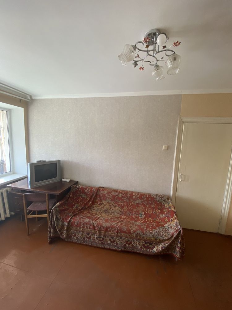 Продам квартиру 1 кімнатну пр-т Курський
